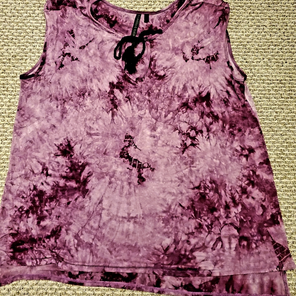 Allie & Rob Light/Dark Purple Tie Dye 2X Woman Top
